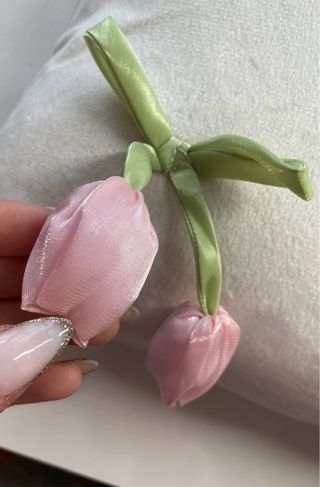 Cojín decorativo con tulipanes de Satén