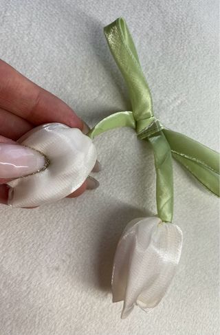 Cojín decorativo con tulipanes de Satén