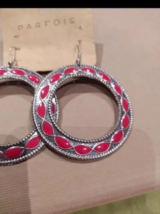 Pendientes Parfois Plaeados y rojos