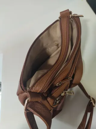 Bolso marrón y rosa