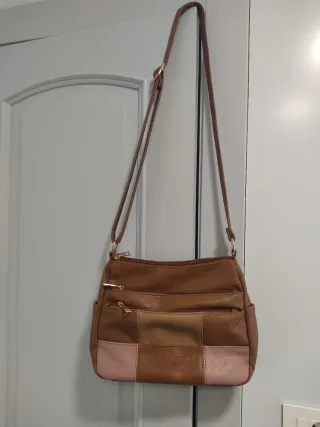 Bolso marrón y rosa