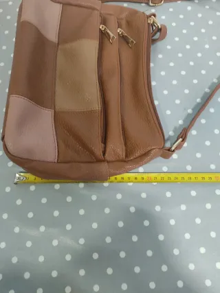 Bolso marrón y rosa