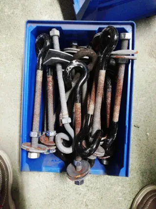 Ganchos de acometida para instalación