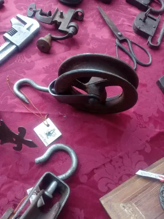 Polea antigua de hierro fundido