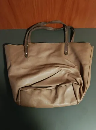 Bolso de mujer beige y marrón