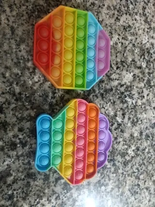 Juguete antiestrés pop it arcoíris