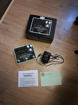 Electro-Harmonix Superego+ Pedal Sintetizador