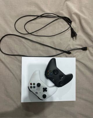 Xbox One X Blanca + 2 Mandos + FC26 y FC25