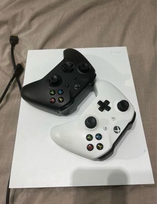 Xbox One X Blanca + 2 Mandos + FC26 y FC25