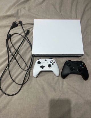 Xbox One X Blanca + 2 Mandos + FC26 y FC25