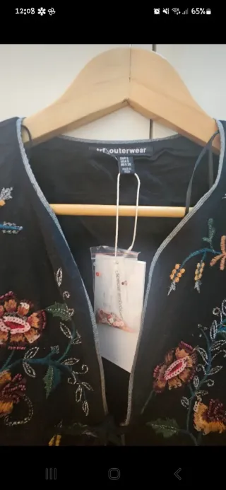 Chaqueta lino bordada flores negra