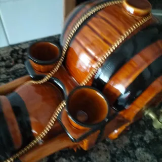 Figura decorativa barril con grifo