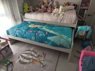 Cama nido con colchones + cajonera + estantería