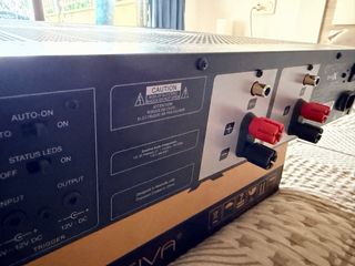 Emotiva BasX A2 Amplificador