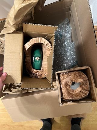 Lámpara de mesa de Sklum de cerámica verde.