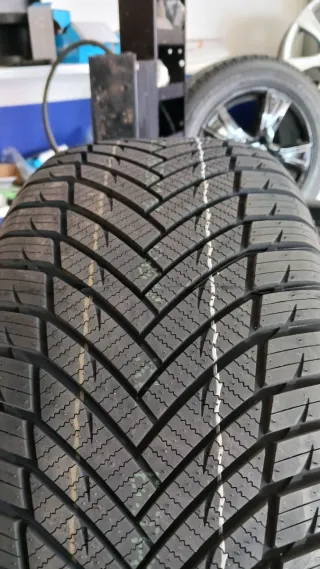 225/45 R19 96Y IMPERIAL ALLSEASON DIRVER