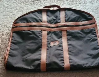 Portatrajes Samsonite con detalles cuero y regalo