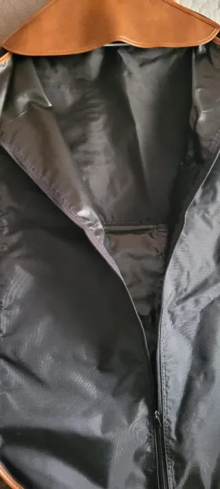 Portatrajes Samsonite con detalles cuero y regalo