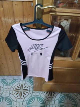 Camiseta Nike Air Rosa y Negra