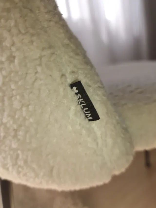 PACK 4 SILLAS BORREGUITO BLANCO DE SKLUM.