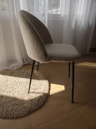 PACK 4 SILLAS BORREGUITO BLANCO DE SKLUM.