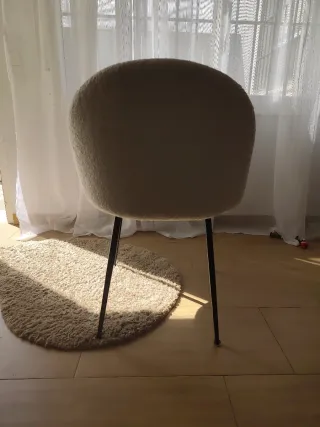 PACK 4 SILLAS BORREGUITO BLANCO DE SKLUM.