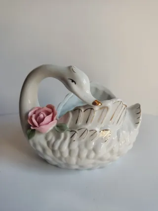 Cisnes de porcelana antiguos con flores