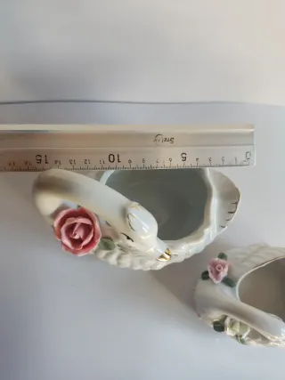 Cisnes de porcelana antiguos con flores