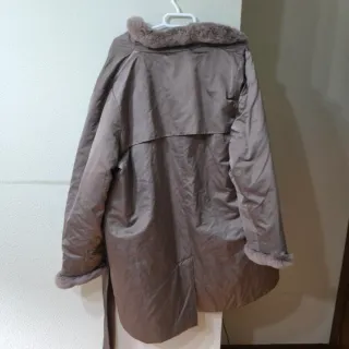 Chaqueta beige con pelo sintético