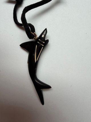 Collar coral tiburón