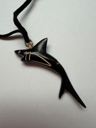 Collar coral tiburón