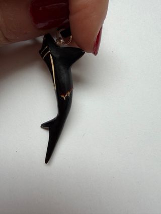 Collar coral tiburón