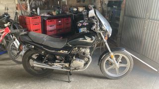 Honda CB 250 Naked Negra