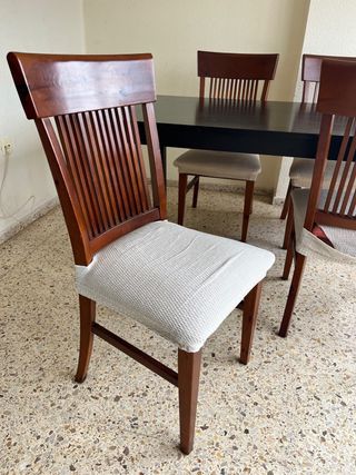 Mesa comedor marrón oscuro con 4 sillas madera