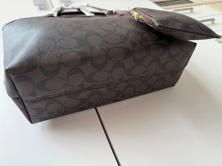 Bolso de hombro marrón con monedero