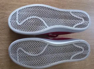 Zapatillas New Balance rojas y blancas