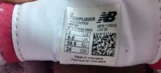 Zapatillas New Balance rojas y blancas