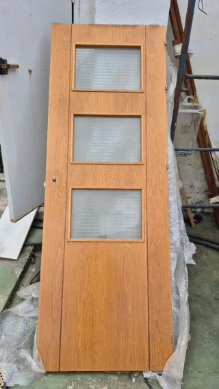 Regalo Puerta de madera con 3 cristales. 72.5 por