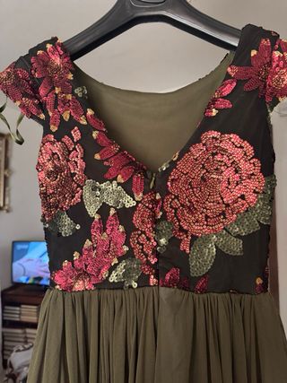 Vestido de fiesta verde y rosa