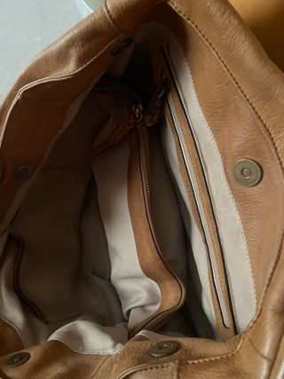 Bolso grande de cuero color camel