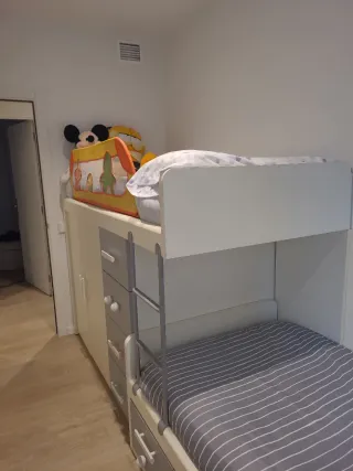 Habitación infantil con 2 camas