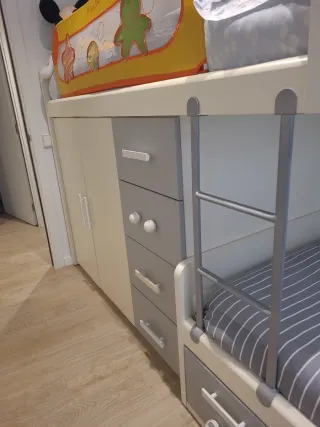 Habitación infantil con 2 camas