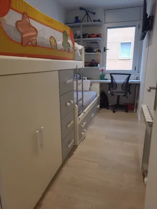 Habitación infantil con 2 camas