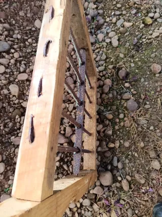 Reja antigua de madera y metal