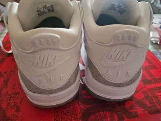 Nike Jordan Mujer Blancas y Plateadas