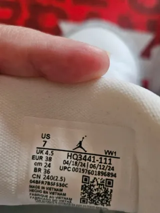 Nike Jordan Mujer Blancas y Plateadas