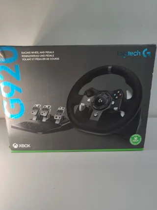 Volante Logitech con pedales y palanca