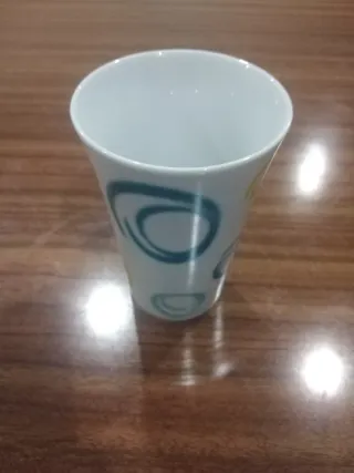 Caneca alta em porcelana com design