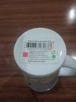 Caneca alta em porcelana com design