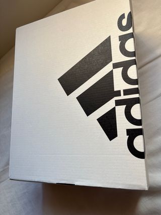 Zapatillas Adidas Blancas y Plateadas. Unisex